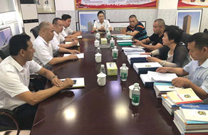 海口市公安局聯(lián)合小組對(duì)中金鷹押運(yùn)公司進(jìn)行安全評(píng)估檢查